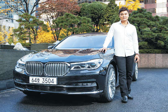 BMW 코리아는 추신수 선수의 국내 체류 기간 BMW 플래그십 세단 뉴 7시리즈를 의전 차량으로 제공한다.   BMW코리아 제공